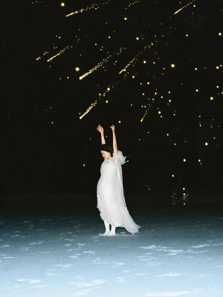 Portrait Photography,Girl,Physical/Facial feature,LoRA,FLUX.1