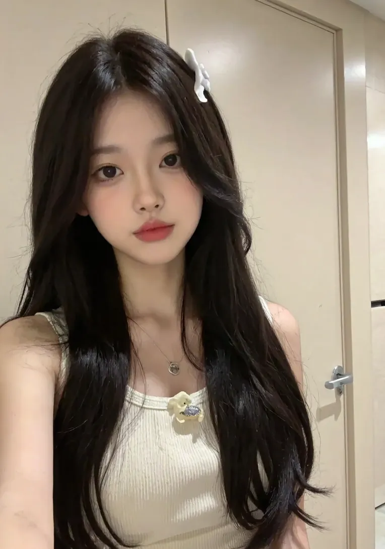 Portrait Photography,Girl,Physical/Facial feature,LoRA,FLUX.1