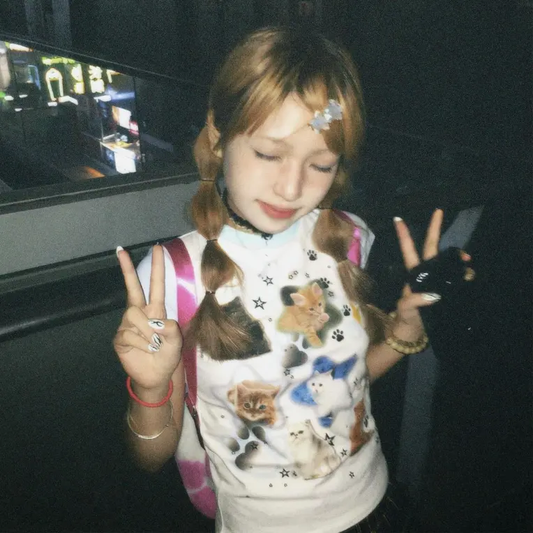 Portrait Photography,Girl,Physical/Facial feature,LoRA,FLUX.1