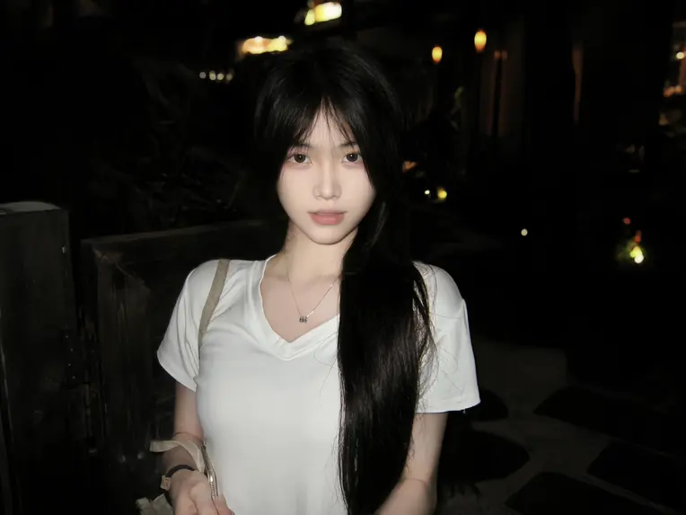 Portrait Photography,Girl,Physical/Facial feature,LoRA,FLUX.1