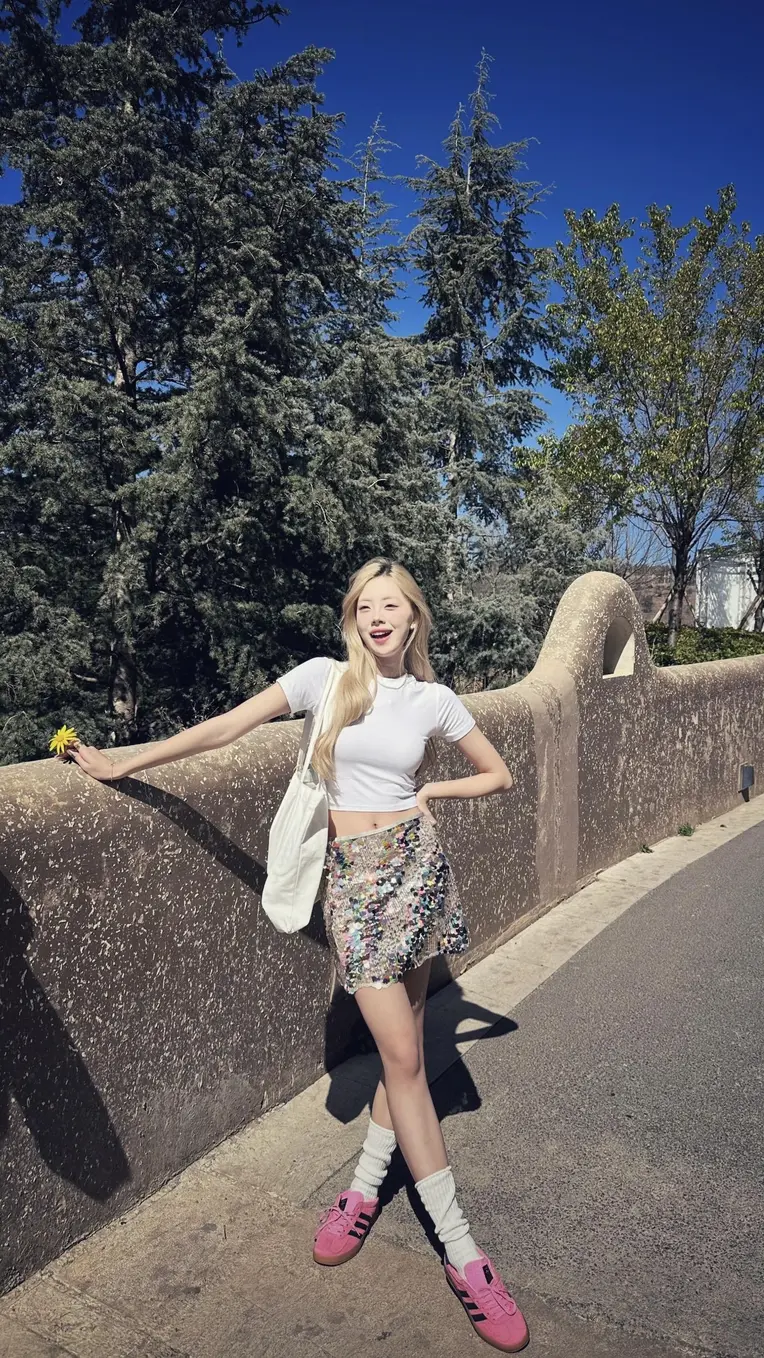 Portrait Photography,Girl,Physical/Facial feature,LoRA,FLUX.1