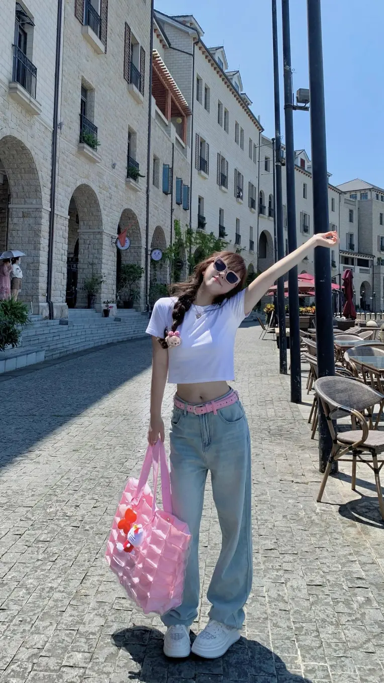 Portrait Photography,Girl,Physical/Facial feature,LoRA,FLUX.1