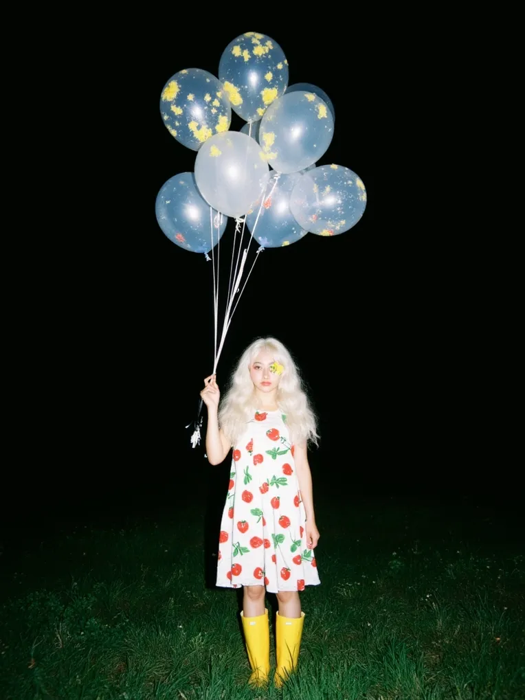 Portrait Photography,Girl,Physical/Facial feature,LoRA,FLUX.1