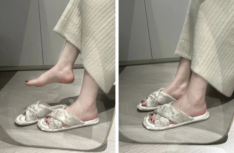 Product Poster,Product,LoRA,FLUX.1