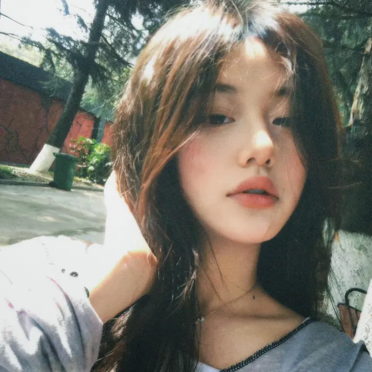 Portrait Photography,Girl,Physical/Facial feature,LoRA,FLUX.1