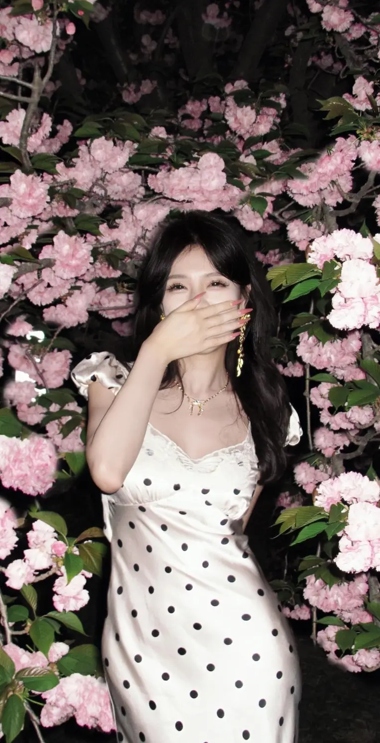 Portrait Photography,Girl,Physical/Facial feature,LoRA,FLUX.1