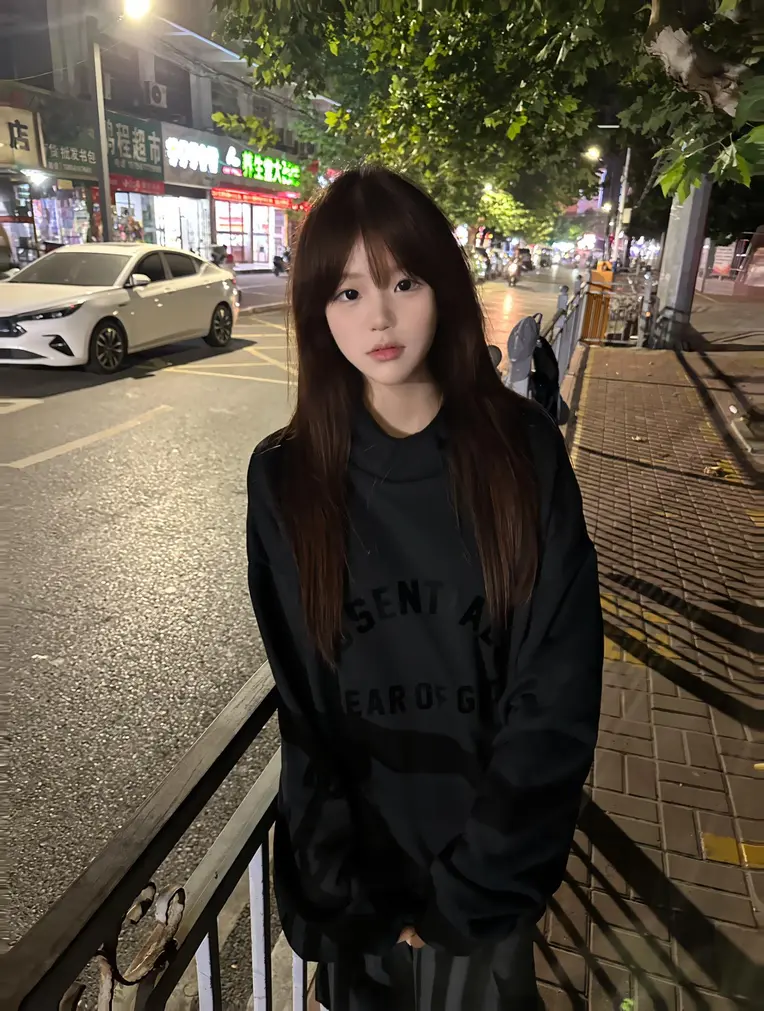 Portrait Photography,Girl,Physical/Facial feature,LoRA,FLUX.1