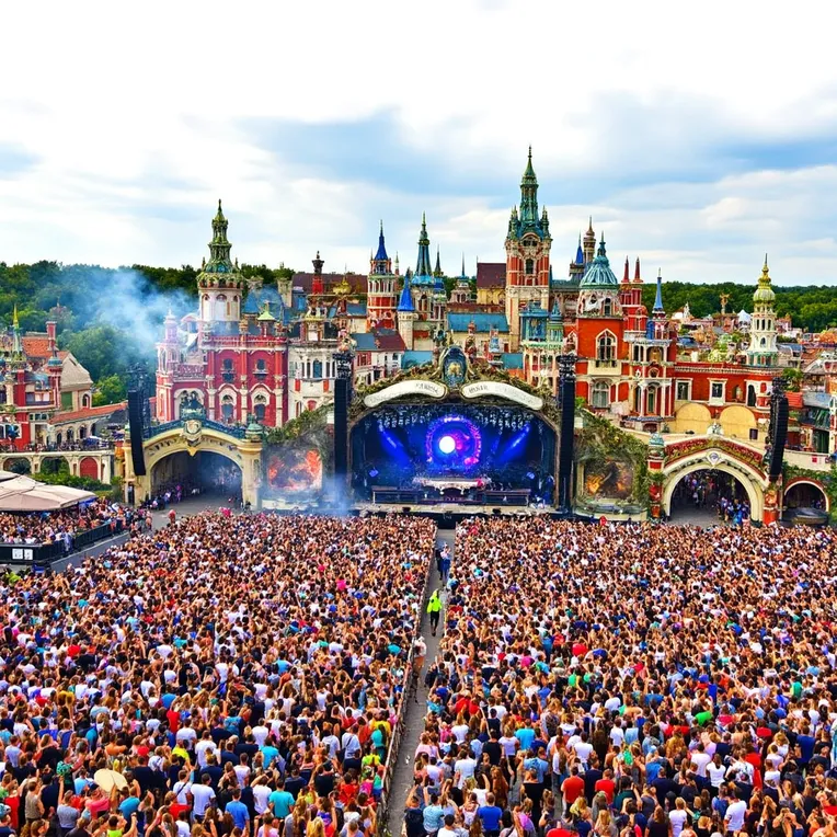 Realistic,Street Photography,Space & Scene,LoRA,FLUX.1