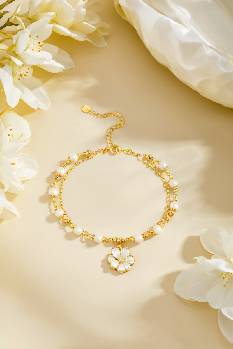 SDXL jewelry, accessories, necklace photography/bracelet