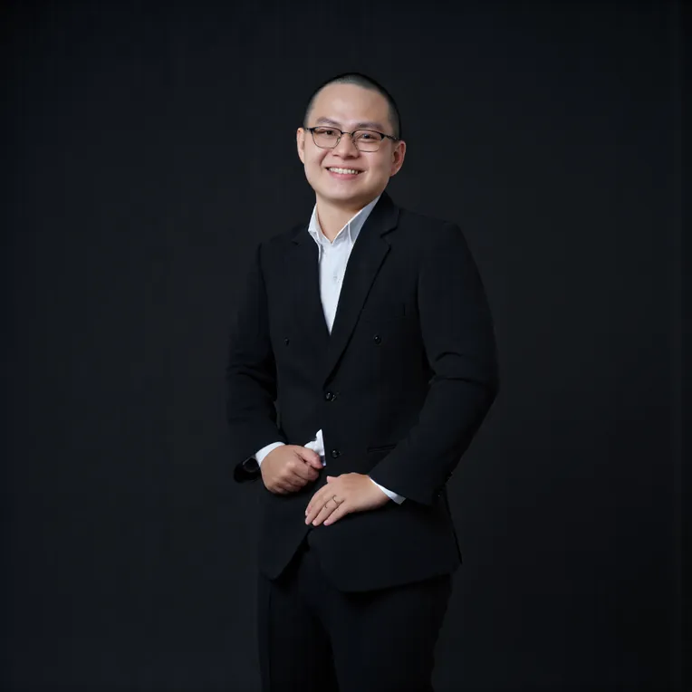 Portrait Photography,Boy,Object Enhance,LoRA,FLUX.1